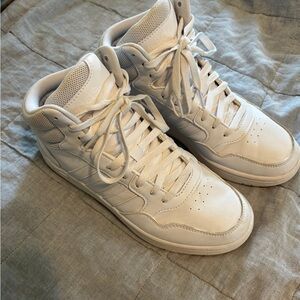 Adidas White Sneakers Sleek High-Top Design